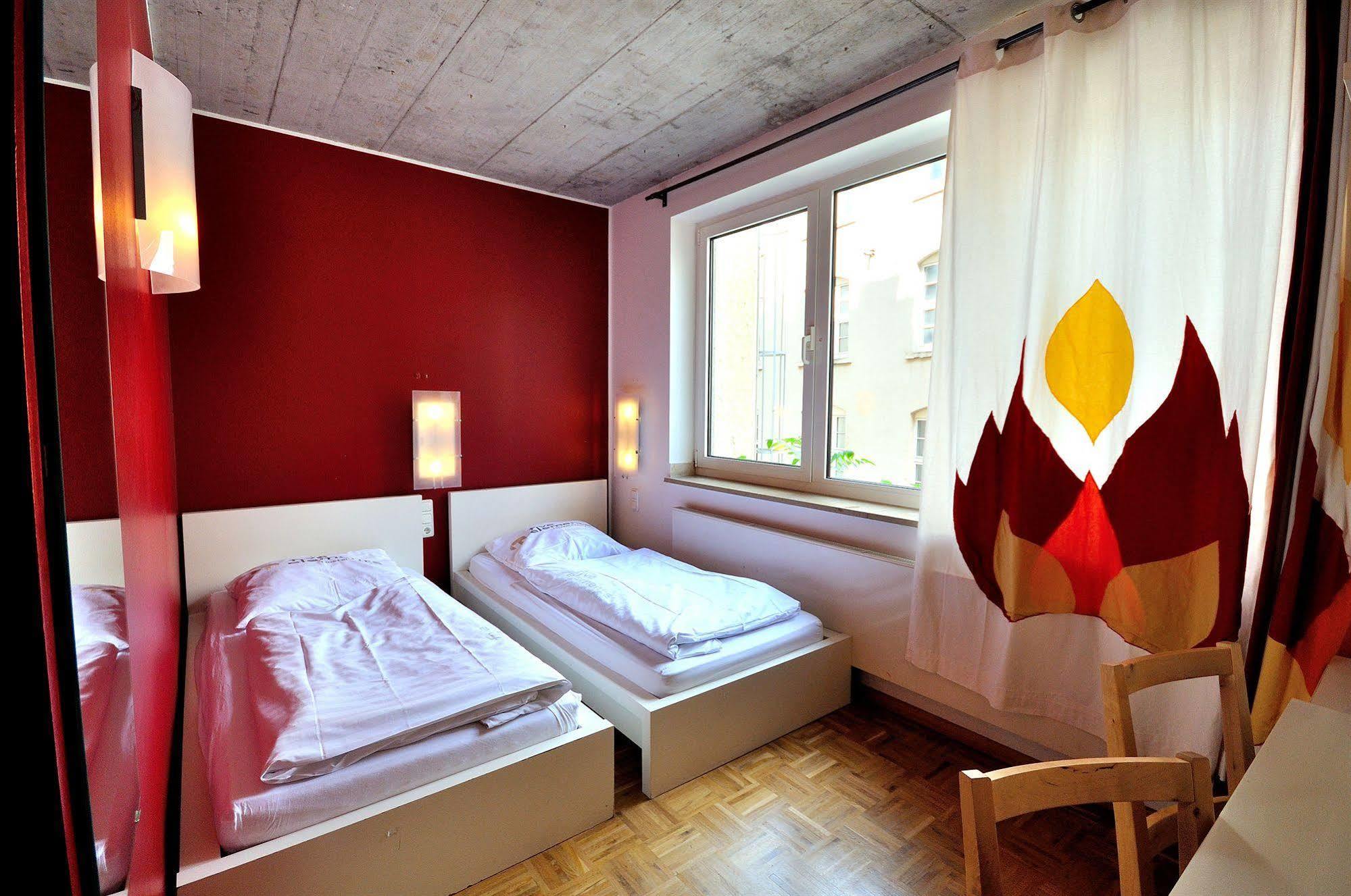 Five Elements And Capsules Frankfurt Hostel *